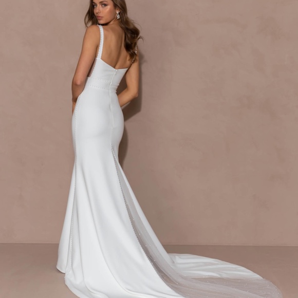 Wedding dress - Picture 1 of 5
